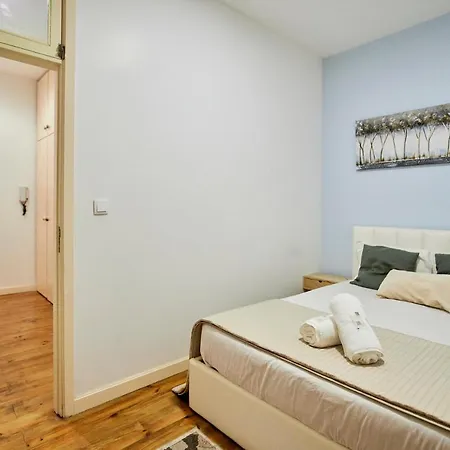 Apartment Market Place *