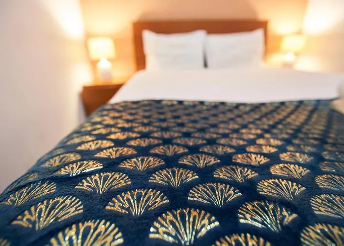 Apartment Market Place *