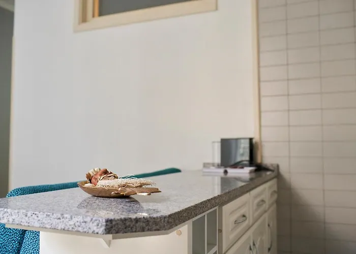 Apartment Market Place *