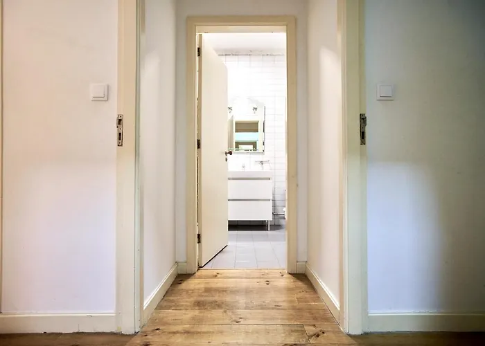 Apartment Market Place *