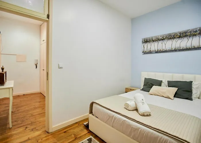 Apartment Market Place *