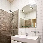 Apartment Market Place *